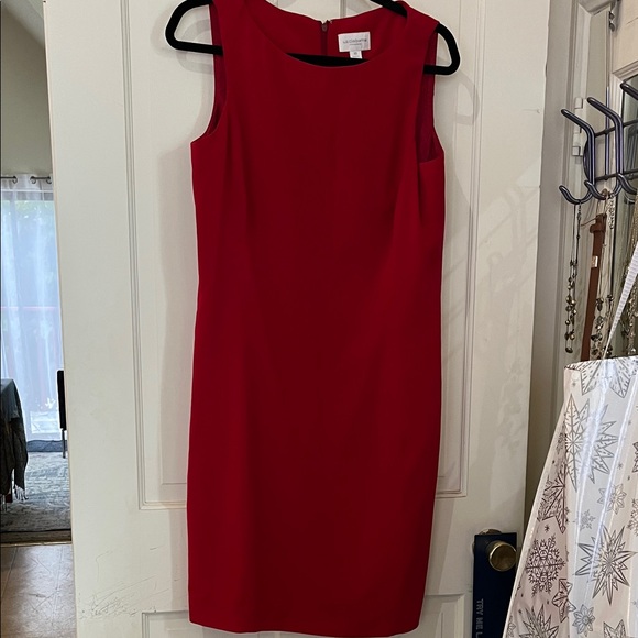 Elegant Red Women's Dress - Picture 5 of 14